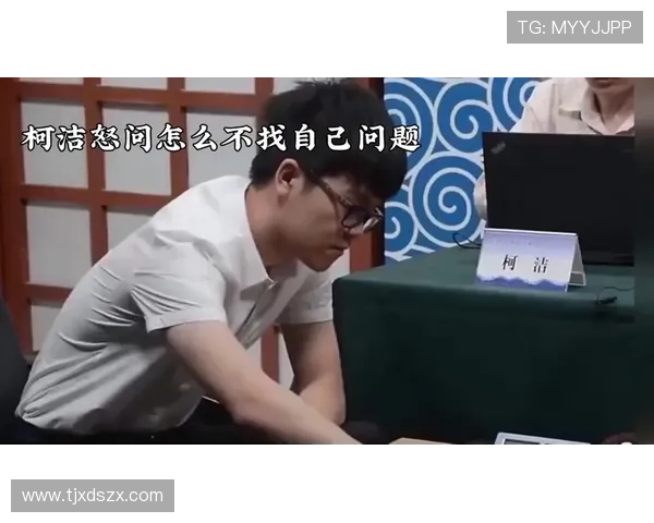 [棋牌]柯洁发博晒与蒲熠星拥抱合影 笑容满面状态不错.